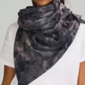 NWT Lululemon customizable snap scarf nwt diamond dye lunar rock navy purple